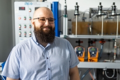 Ofman, PhD, Eng and the SBR-type biological reactor he designed, photo by Paweł Jankowski