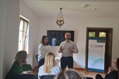 Od lewej: mgr Justyna Walendziewicz, dr hab. inż. Jacek Żmojda, prof. PB