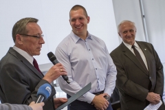 2017_04_20-Senat-PB-Wojeciech-Nowicki-statuetka-22