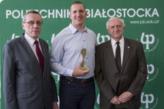 2017_04_20-Senat-PB-Wojeciech-Nowicki-statuetka-26